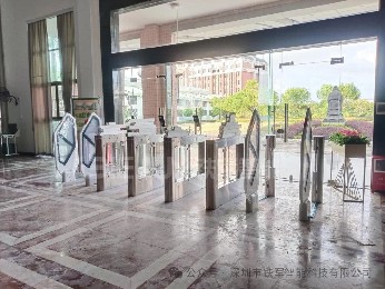 從千元到萬元：學(xué)校智能閘機(jī)采購成本解析與防尾隨功能實測